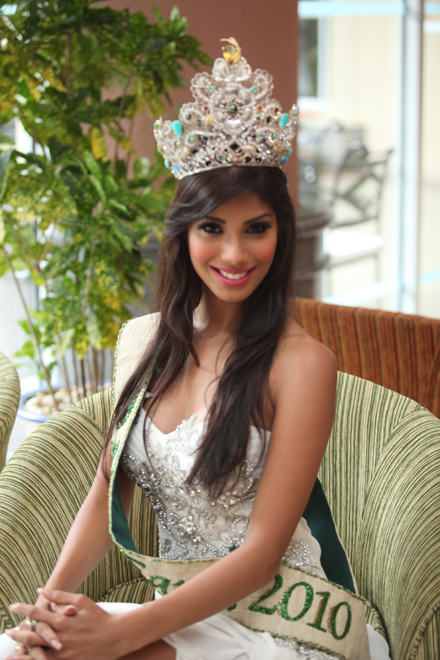 Miss-Earth-2010-Nicole-Faria-1