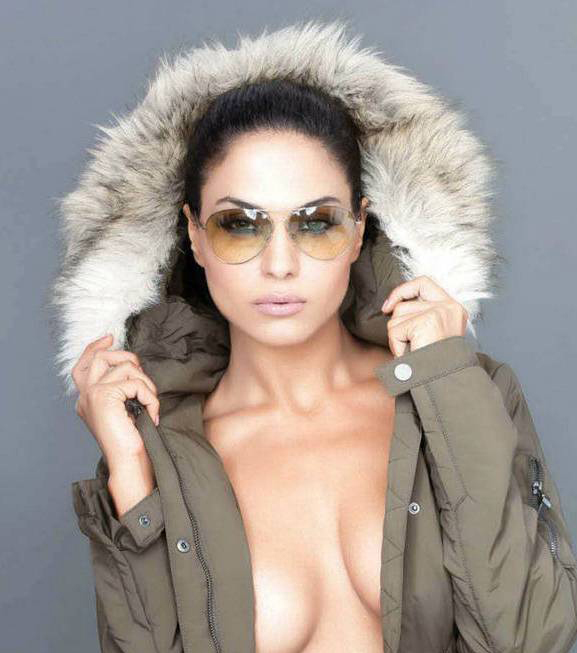 Veena-Malik-FHM-Magazine0wrs2i