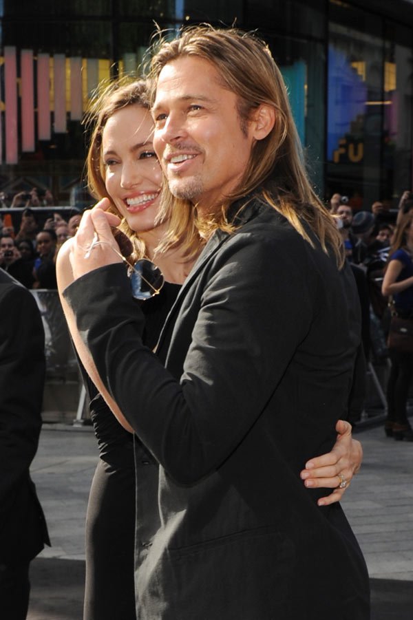 angelinajolieredcarpet1