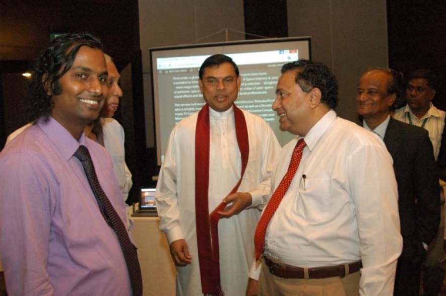 f60a47f7792630a3a86bc14c0657e89c_2_XL