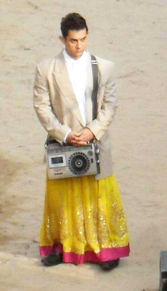 aamirkhan-pk-poster2