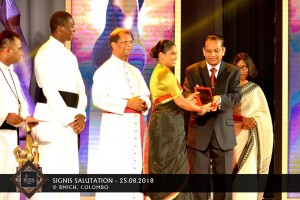 40138734_944469799092923_4097038091850612736_n